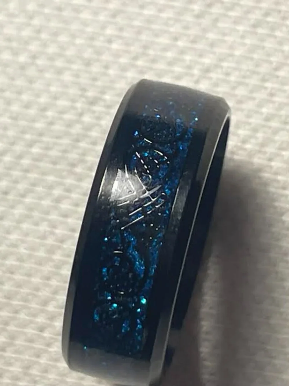MR070 – Men’s Black Celtic Knot Ring | Size 10 | Blue Accent Band